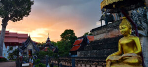 Solnedgang tempel Thailand
